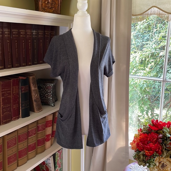 Charlotte Russe Sweaters - ⭐️ 5/$10 Women’s Short Sleeve Grey Sweater Cardigan Pockets Size Medium